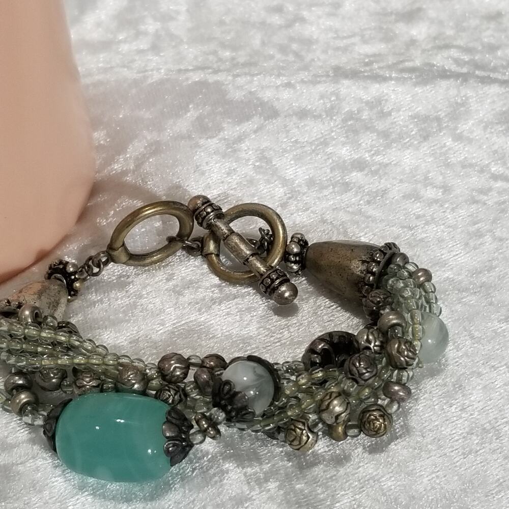 Premier Designs bracelet silver tone Cool waters8/9" 1.1972
